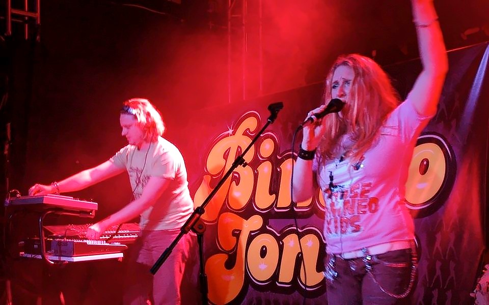 Lee and Marc JB with Katherine Ellis, supporting Chicane and Sir Tom Jones at the Islington Academy in 2006